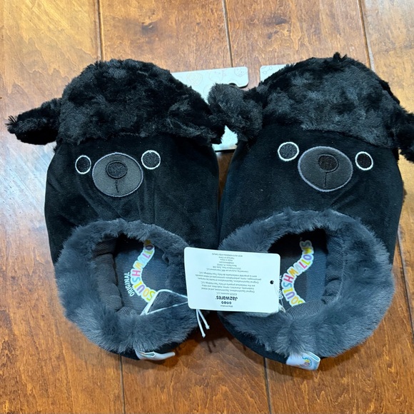 ❤️Squishmallows Kids Black Fuzzy Slippers Size (2/3 kids )New with tag - Picture 2 of 6